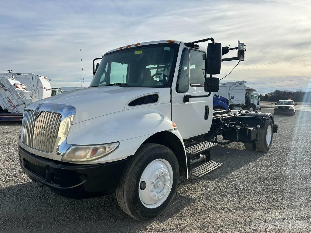 International 4400 Waste trucks