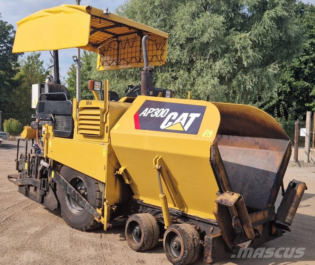 CAT AP300 Asphalt pavers