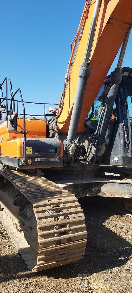 Doosan DX 300 LC Crawler excavators