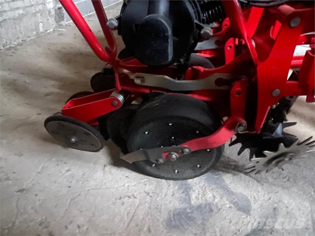 Väderstad TPV 12 Sowing machines