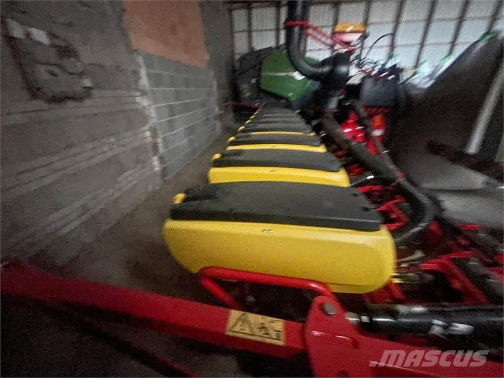 Väderstad TPV 12 Sowing machines