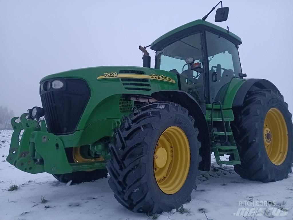 John Deere 7820 Tractors