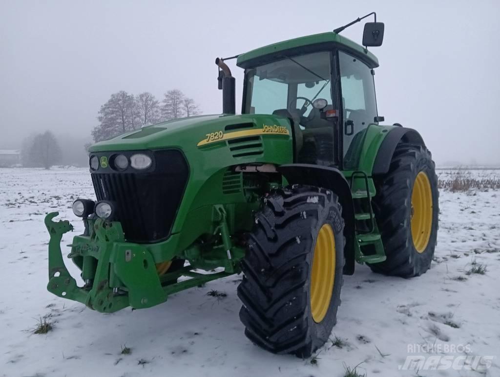 John Deere 7820 Tractors