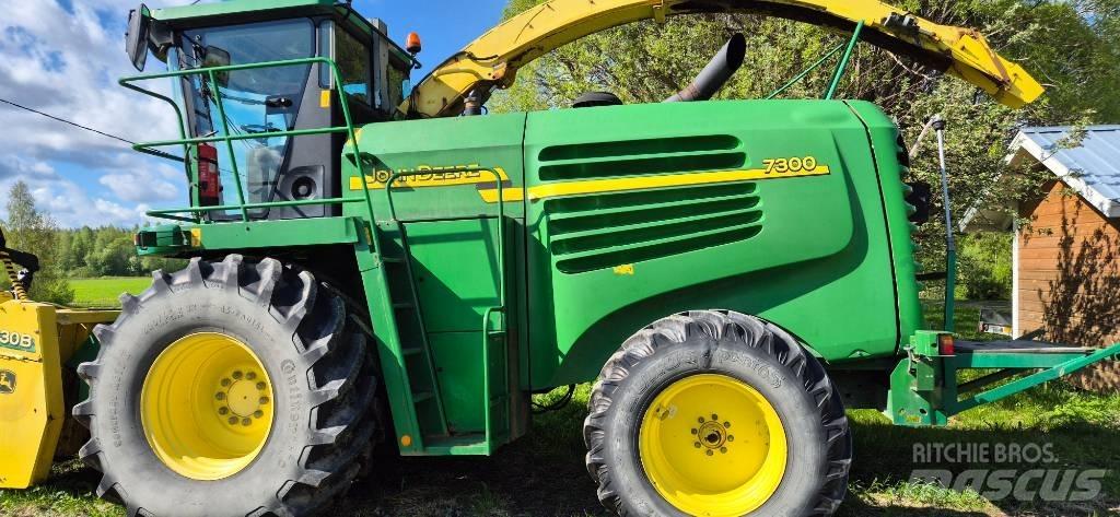John Deere 7300 Forage harvesters