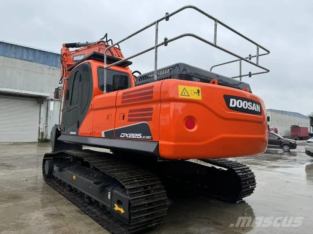 Doosan DX 225 LC Crawler excavators