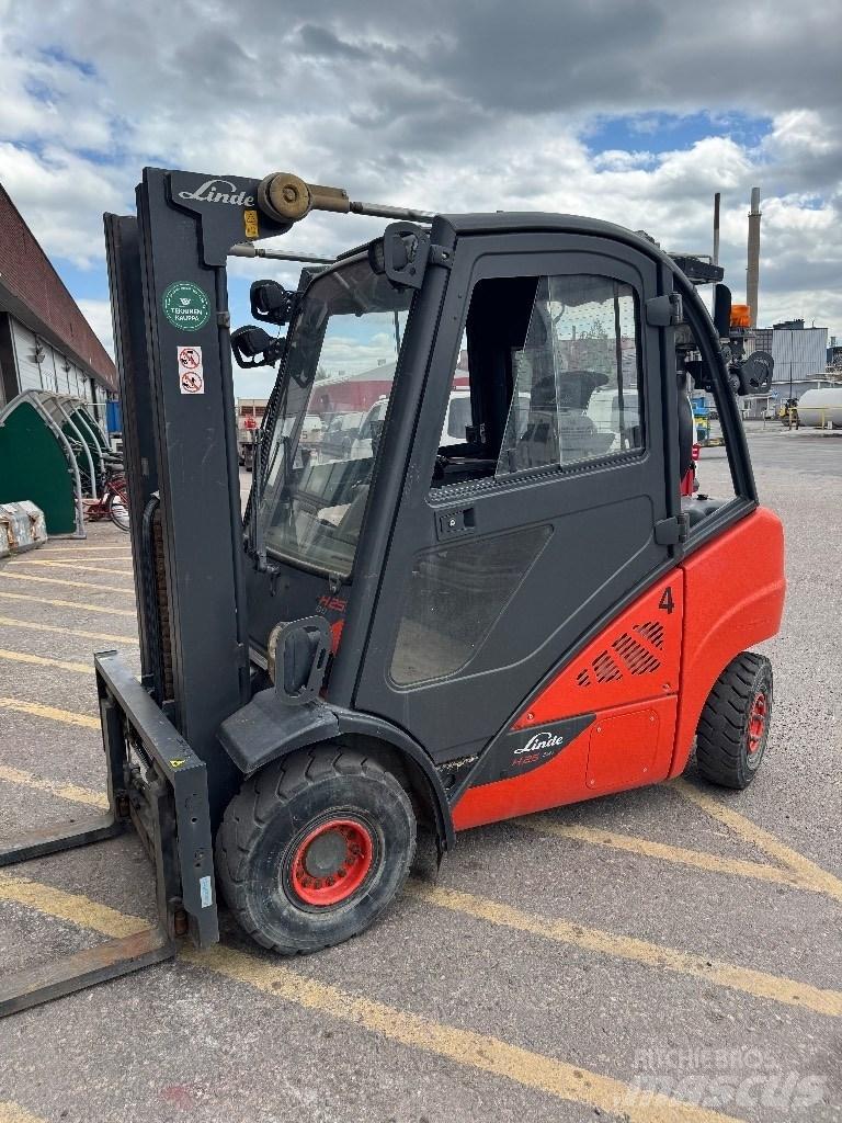 Linde H25D-02 Diesel trucks