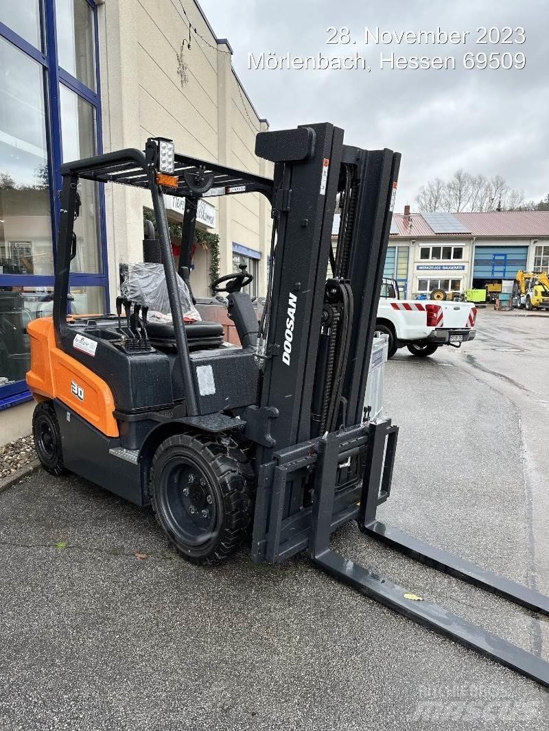 Doosan D30NXS Diesel trucks