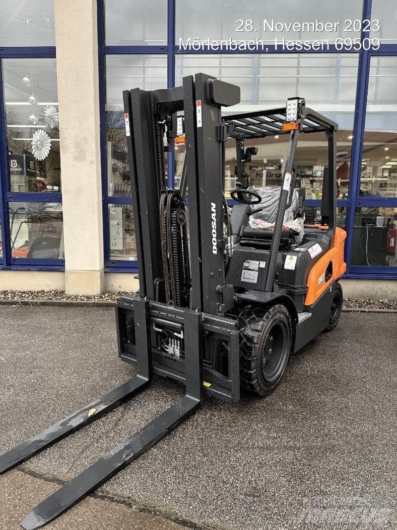 Doosan D30NXS Diesel trucks