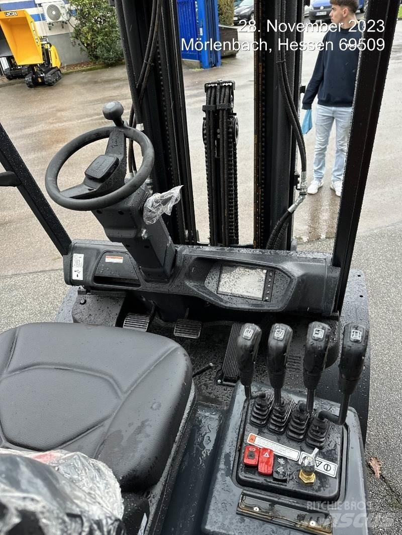 Doosan D30NXS Diesel trucks