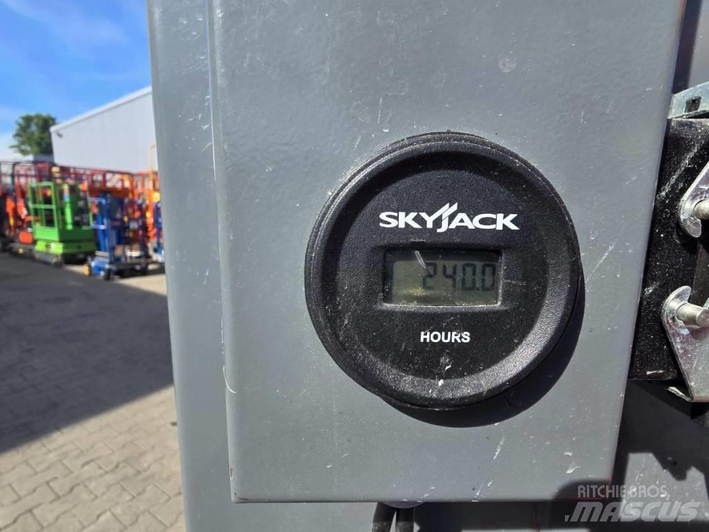 SkyJack SJ 16 Used Personnel lifts and access elevators