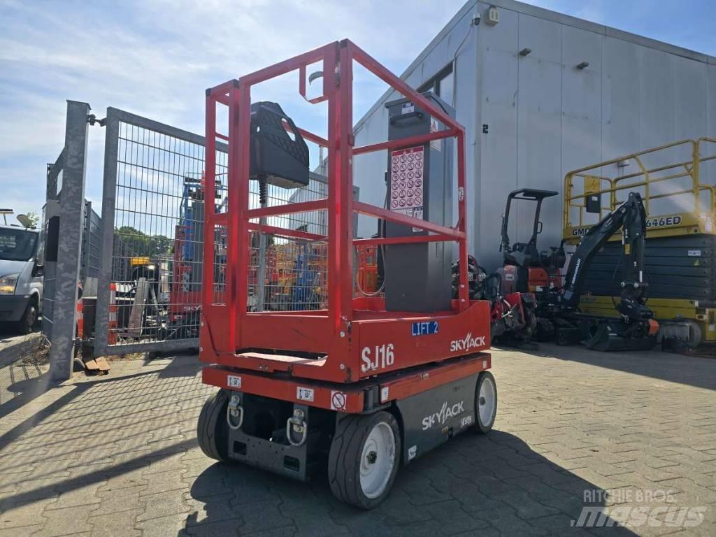 SkyJack SJ 16 Used Personnel lifts and access elevators
