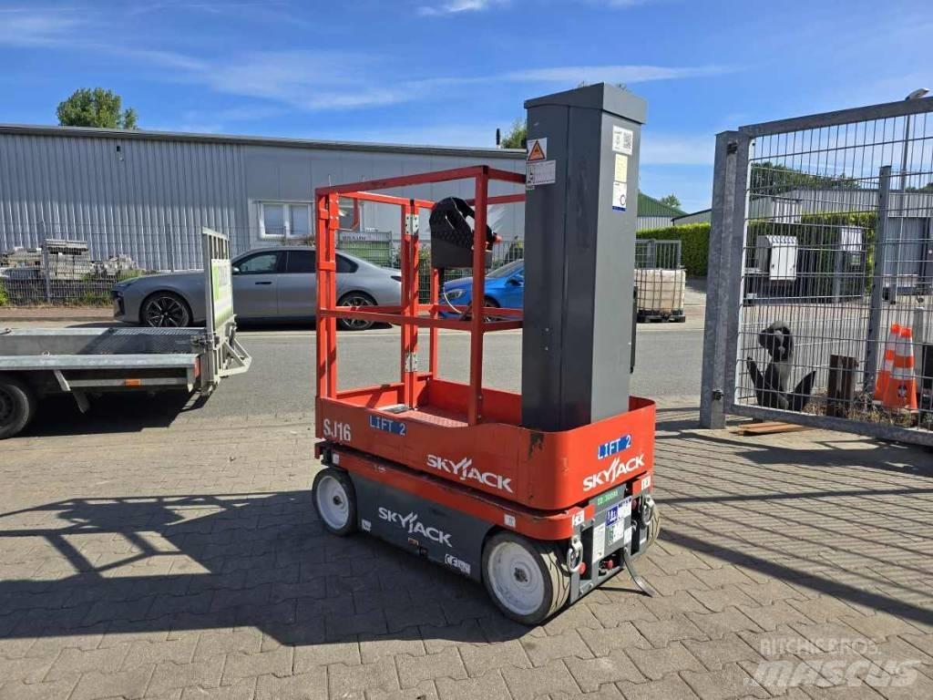 SkyJack SJ 16 Used Personnel lifts and access elevators