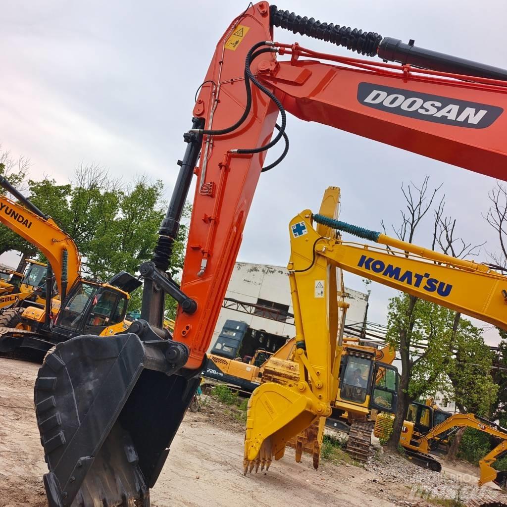 Doosan DX300 Crawler excavators