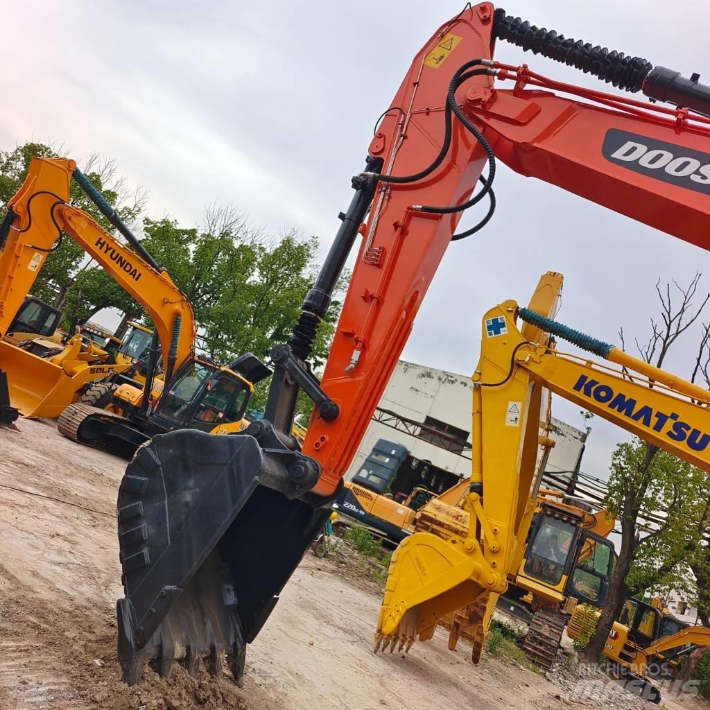 Doosan DX300 Crawler excavators