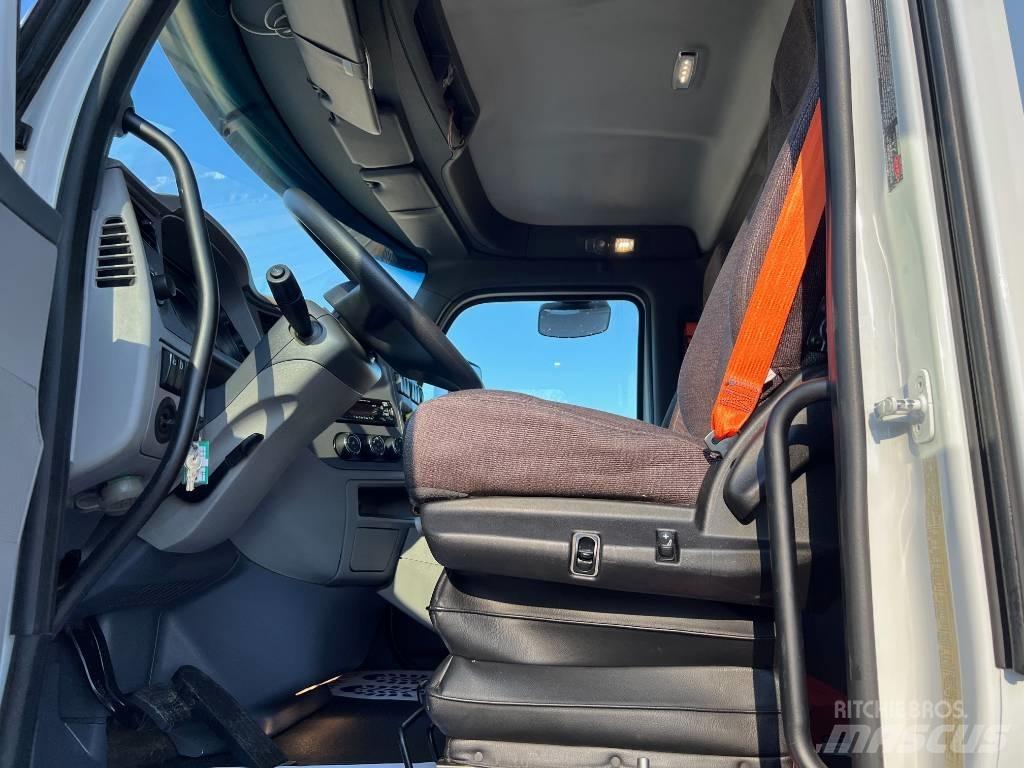 Peterbilt 579 Prime Movers