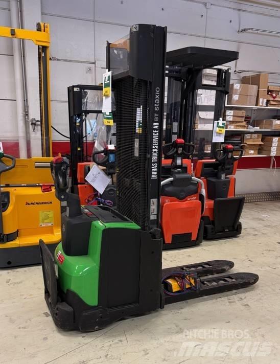 BT Toyota SWE 120 L Pedestrian stacker