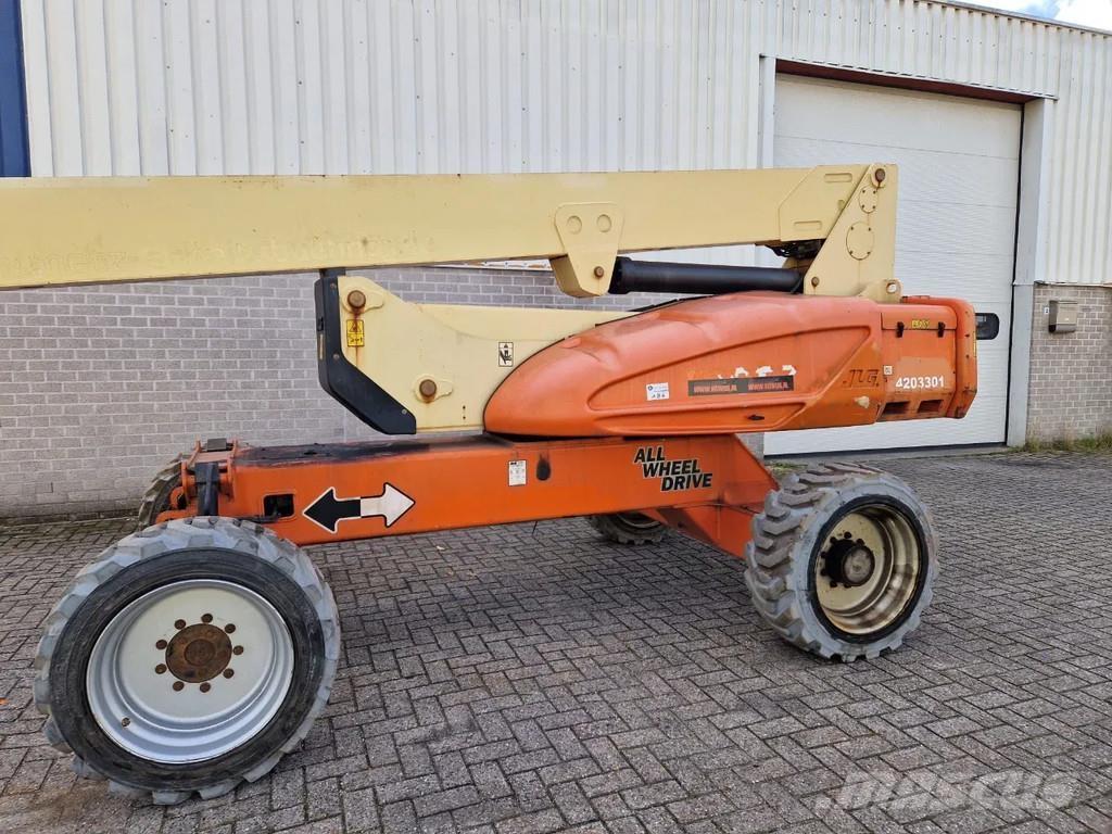 JLG E600 Articulated boom lifts