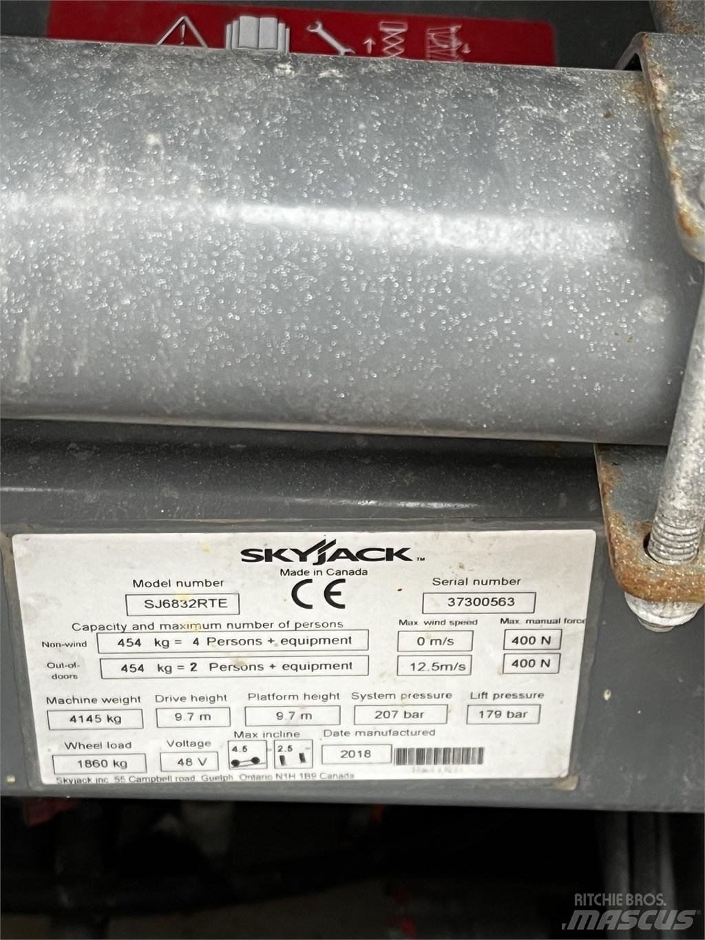 SkyJack SJ 6832 RTE Scissor lifts