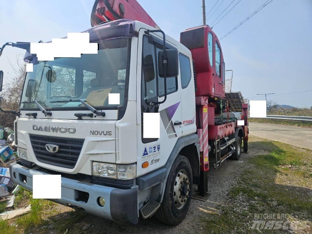Horyong SKY450 Truck mounted platforms