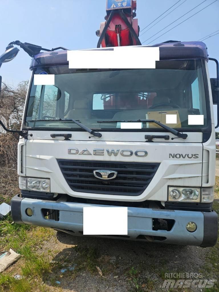 Horyong SKY450 Truck mounted platforms