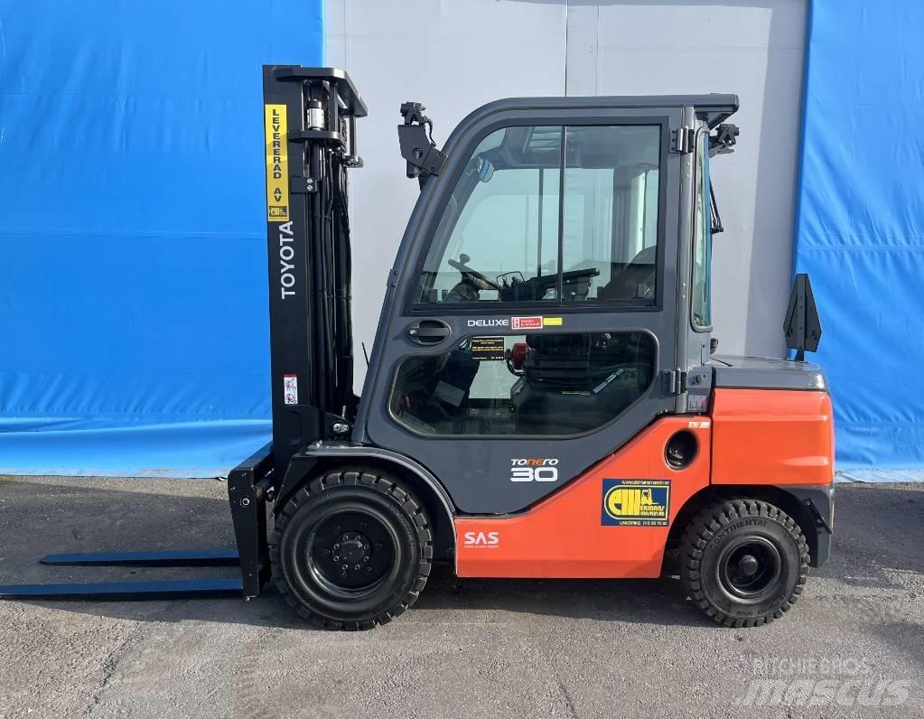 Toyota 8 FD F 30 Diesel trucks