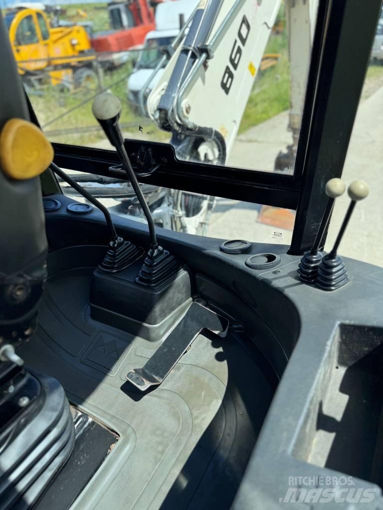 Terex 860 SX Backhoe