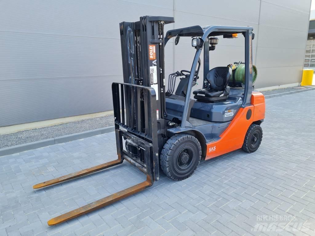 Toyota 02-8 FG F 25 LPG trucks