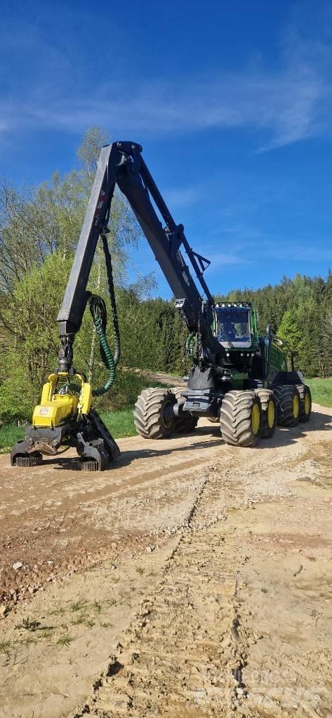 John Deere 1270 G Harvesters