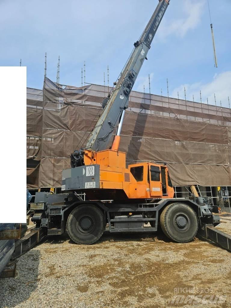 Komatsu LW 250 Rough terrain cranes
