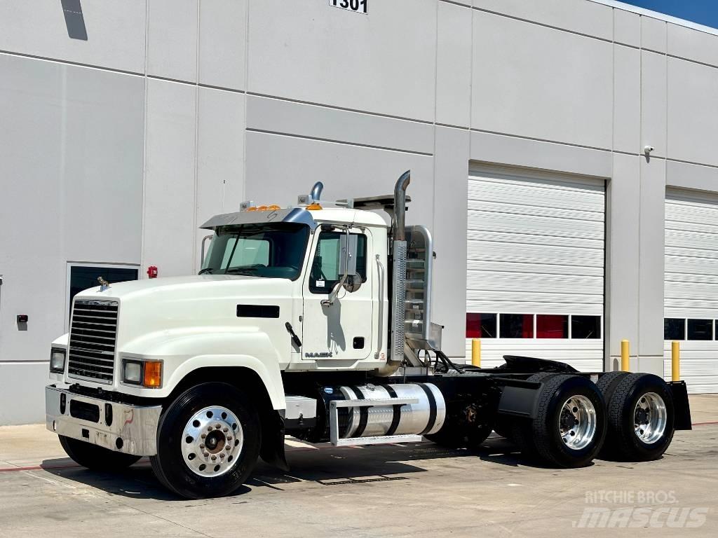 Mack CHU 613 Prime Movers