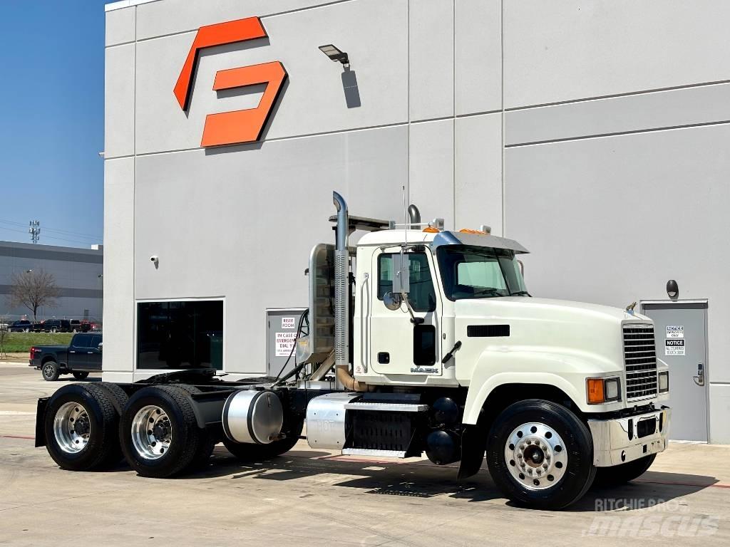 Mack CHU 613 Prime Movers