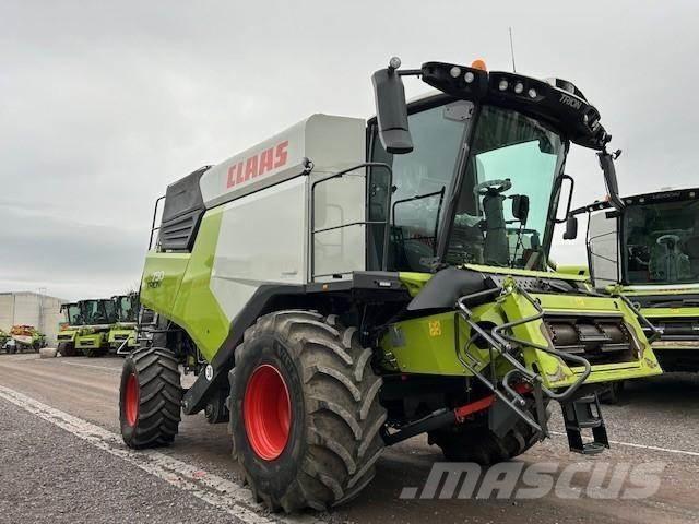 CLAAS TRION 750 Combine harvesters