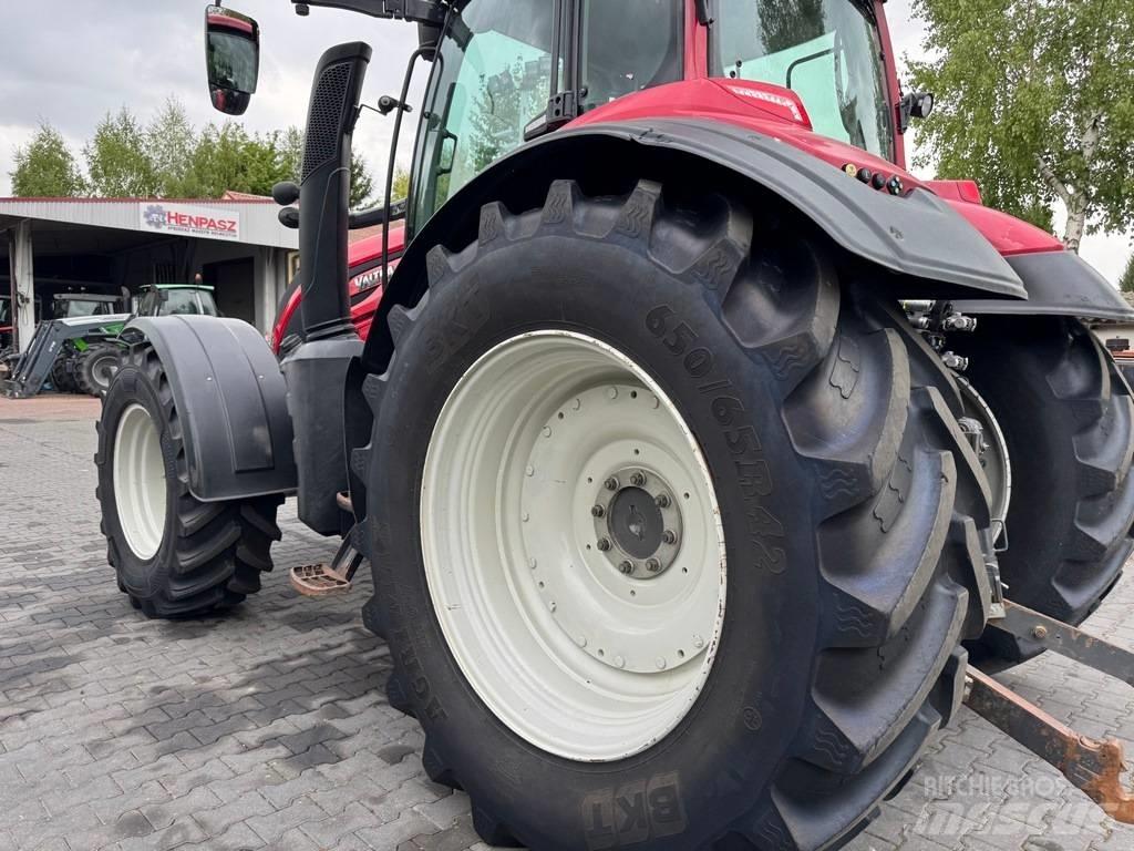 Valtra T234 VERSU Tractors