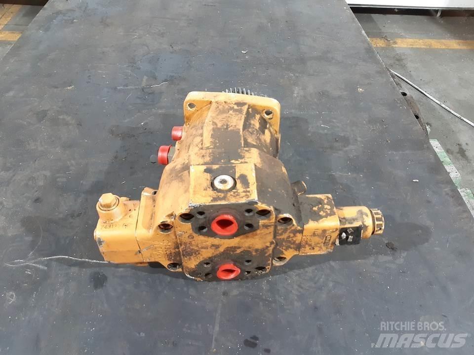 CASE 121D Hydraulics