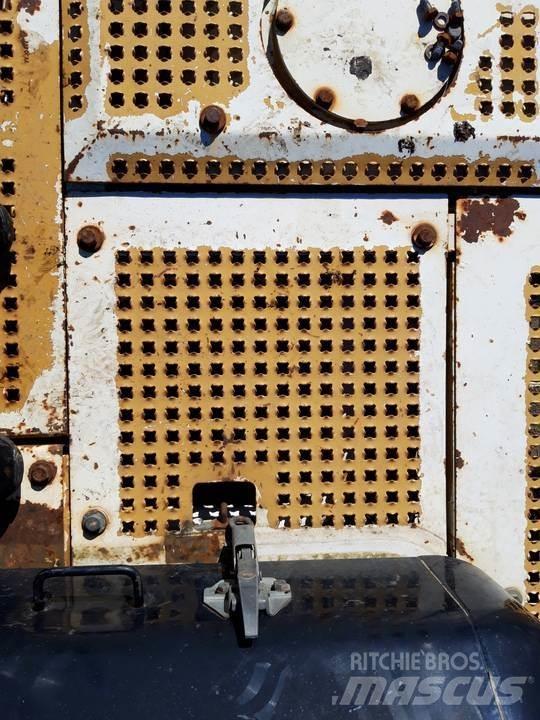 CAT 325LN Cabins and interior