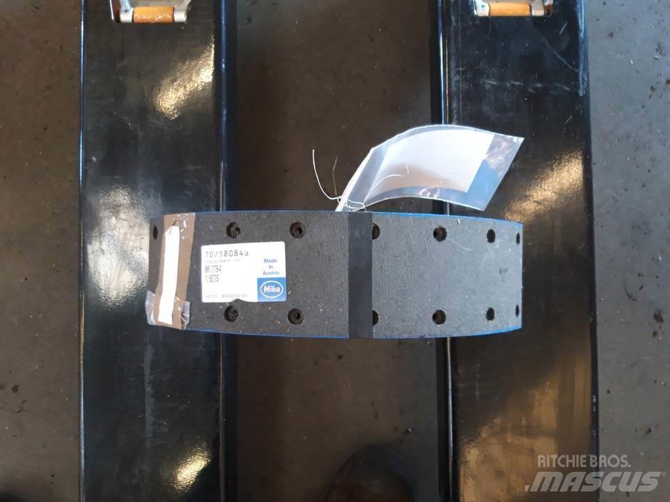 CAT 950 Tracks, chains and undercarriage