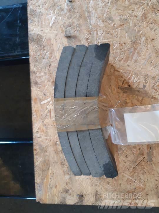 CAT 966C Tracks, chains and undercarriage