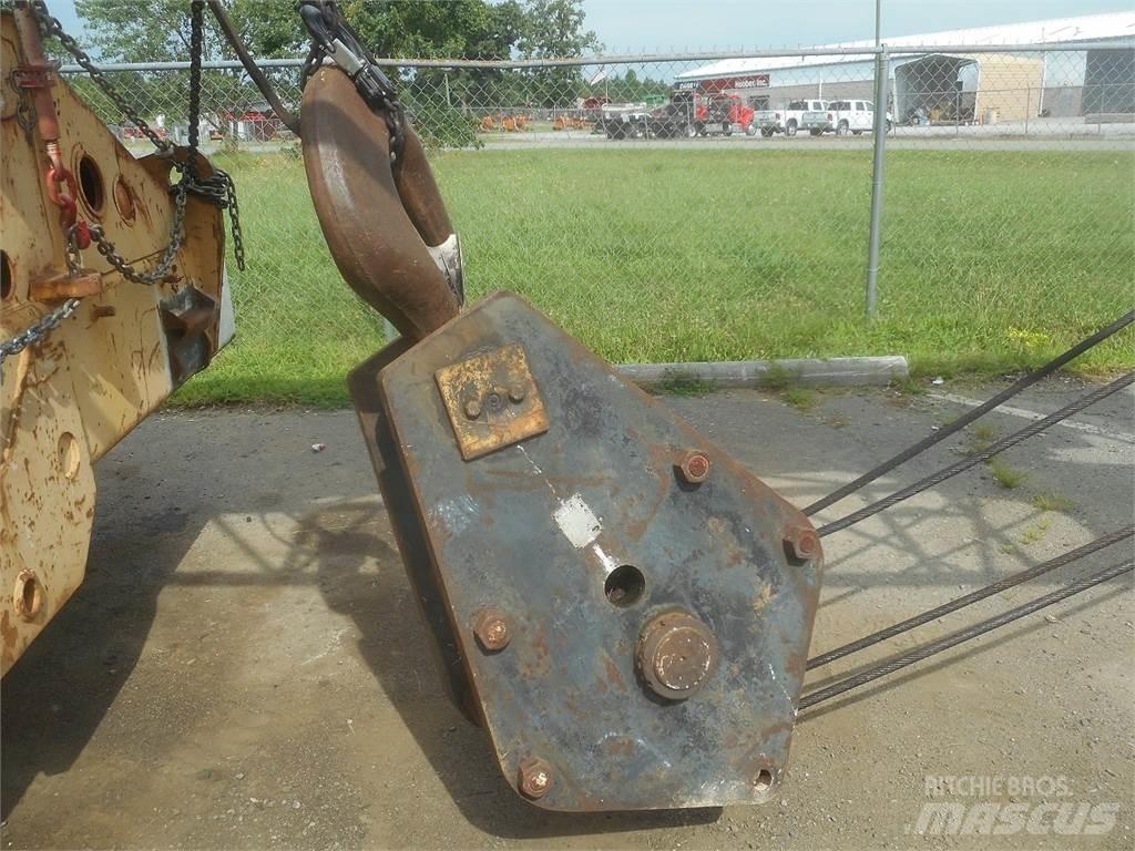 Grove RT865B Rough terrain cranes
