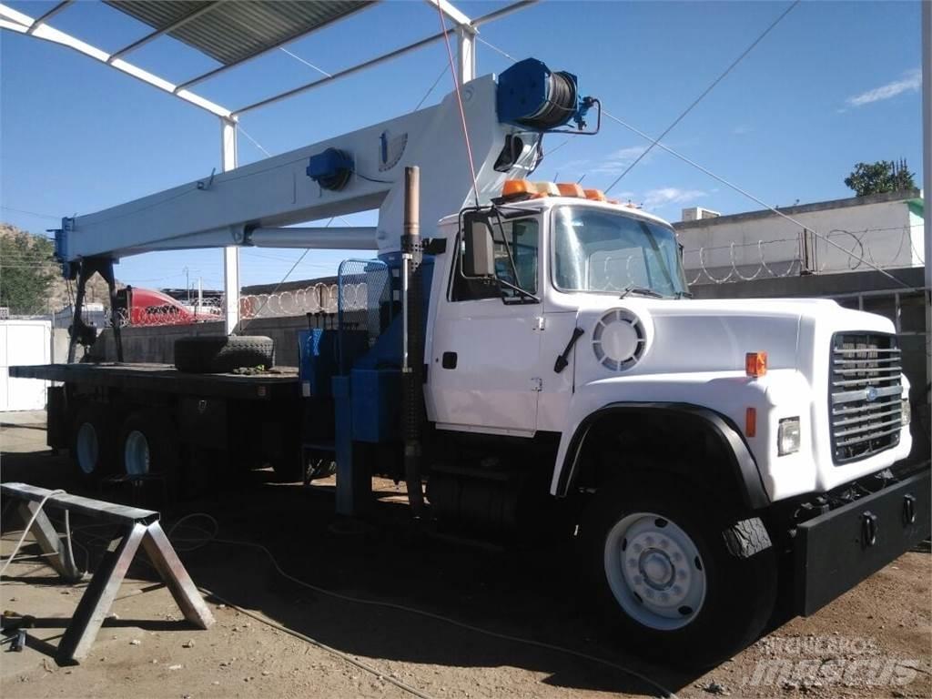 Manitex 30100 Truck mounted cranes