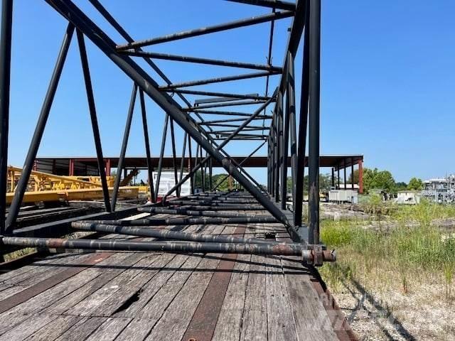 Manitowoc  Booms and arms