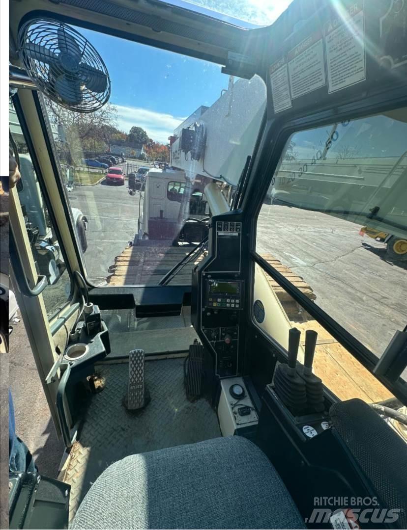 National 18142 Truck mounted cranes