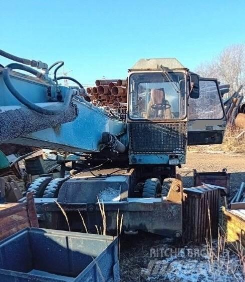 Fuchs 713 Waste / industry handlers