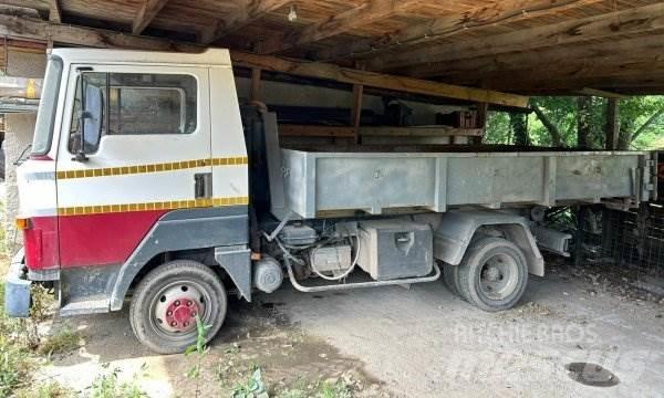 Nissan L351 Hook lift trucks