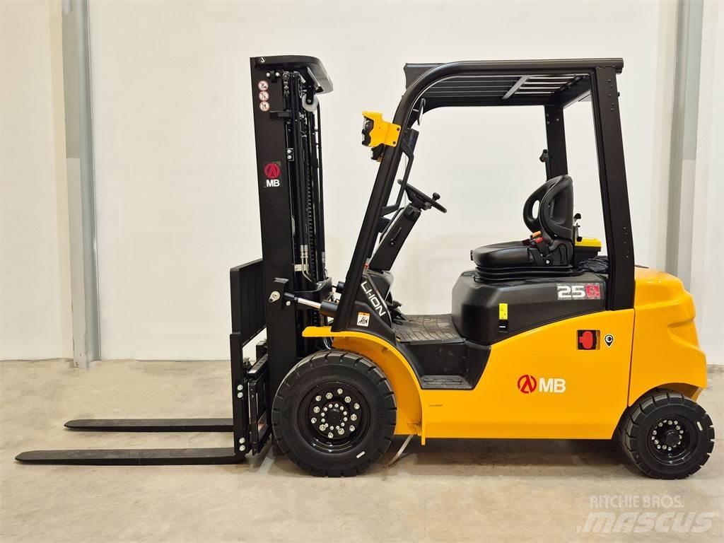  EFL253 Electric forklift trucks
