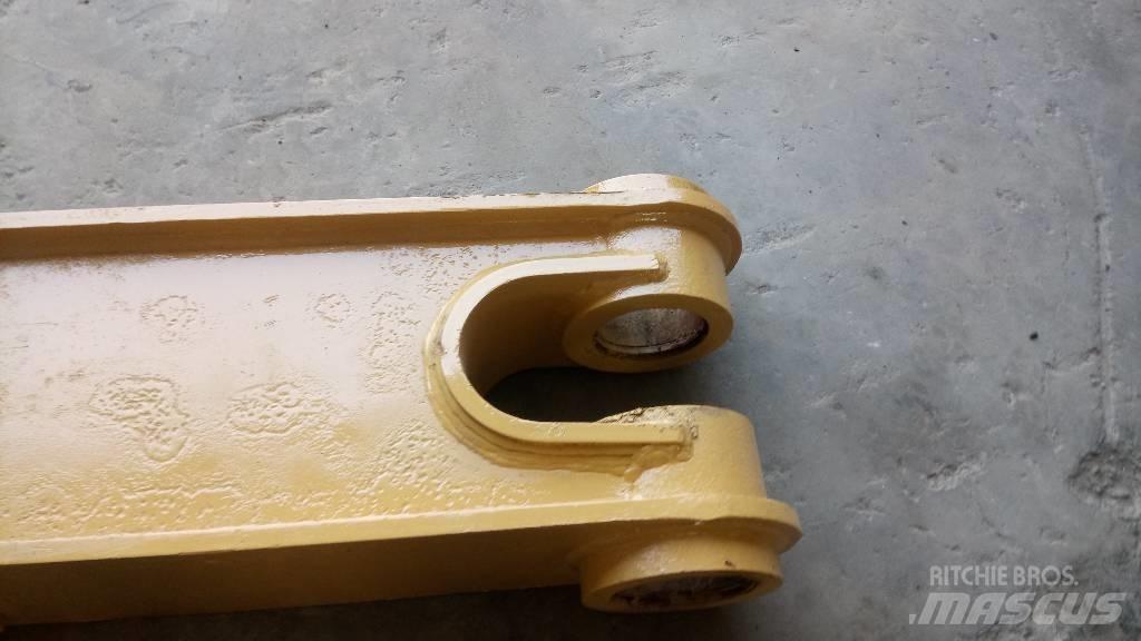 CAT 245 Chassis and suspension