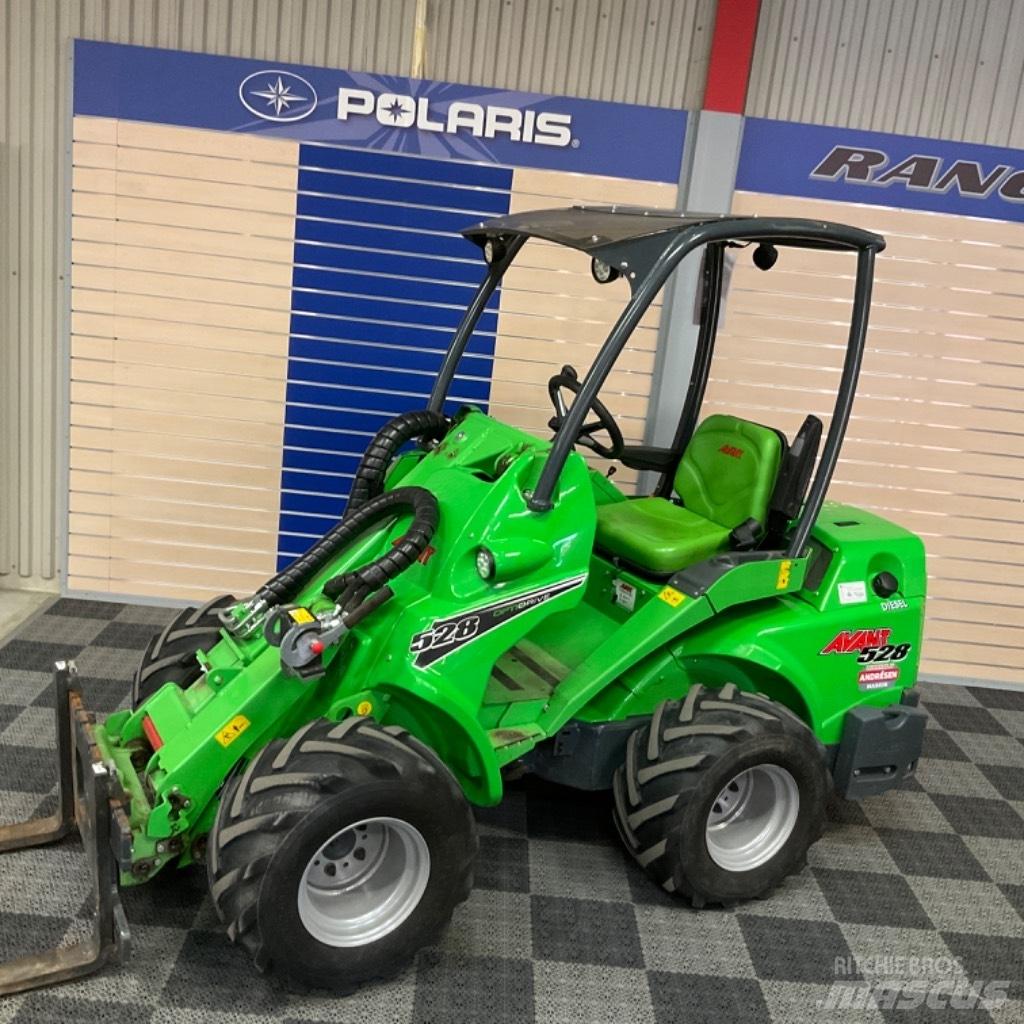 Avant 528 Farm machinery