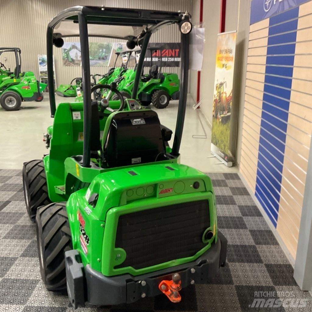 Avant 528 Farm machinery