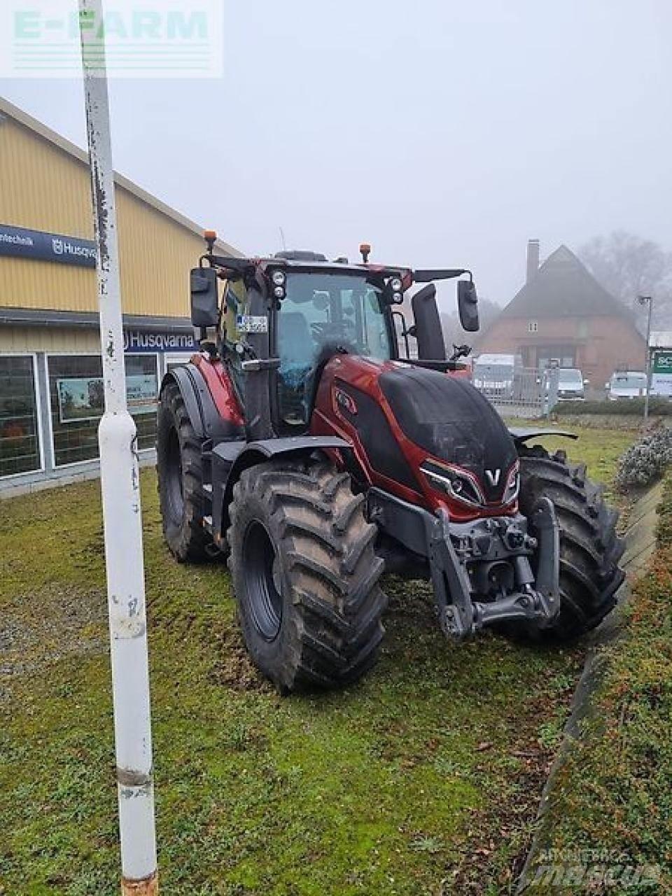 Valtra q 265 Tractors