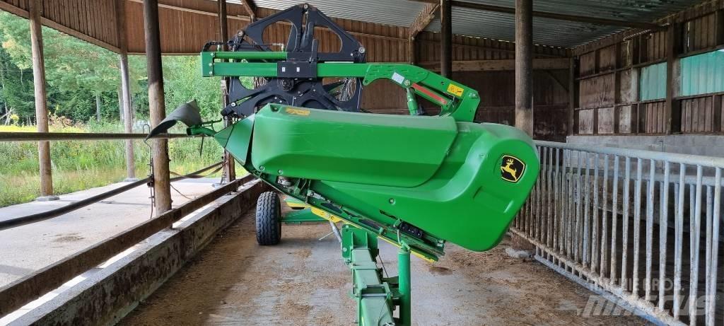 John Deere 625 X Combine harvester heads