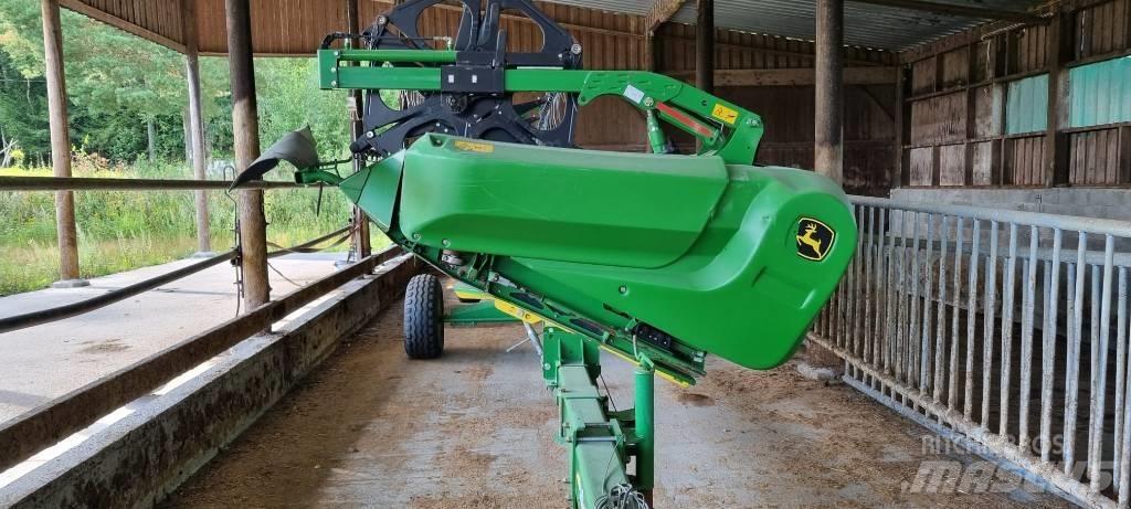 John Deere 625 X Combine harvester heads